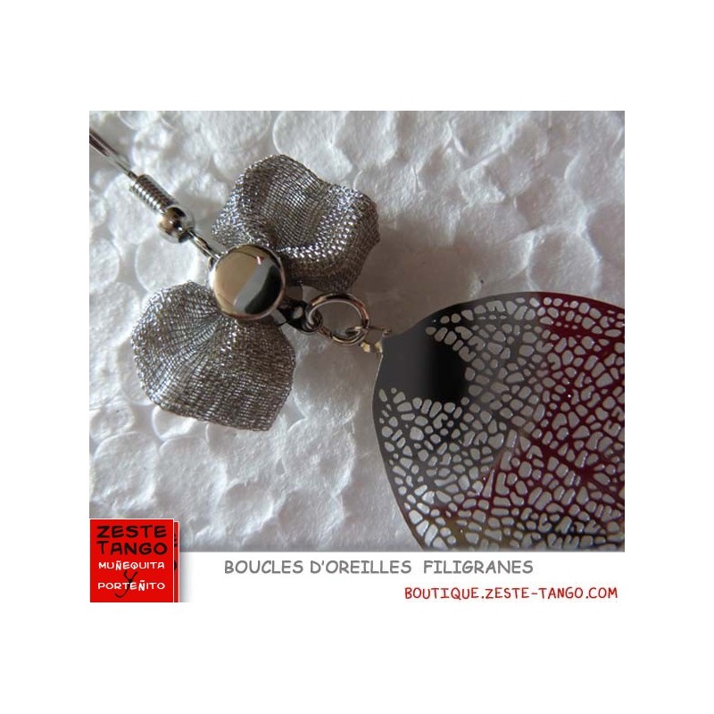 Boucle d'oreille Feuille filigrane et petit noeud. Argenté