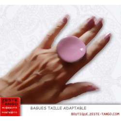 Bague adaptable. Grand rond émaillé rouge
