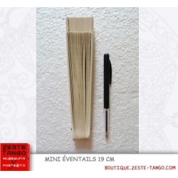 Éventail décor ajouré. 19 cm - ivoire. bois